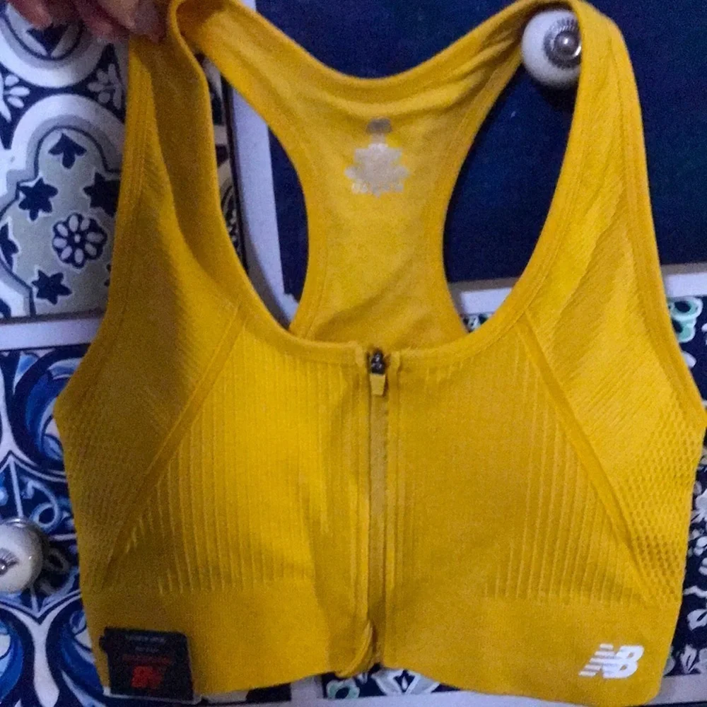 NEW BALANCE YELLOW SPORTS BRA LARGE - Picture 2 of 7